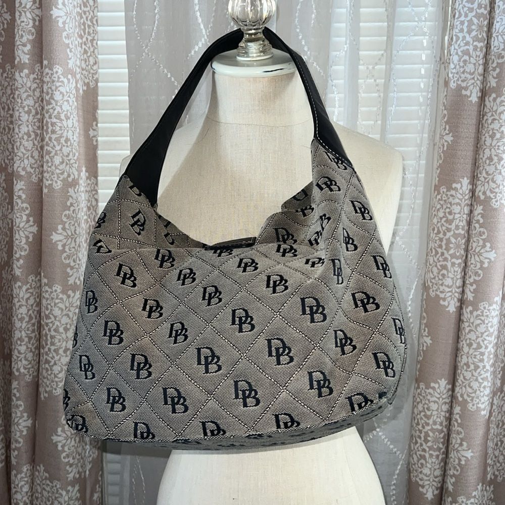 Black and white Dooney and bourke. - Picture 2 of 10